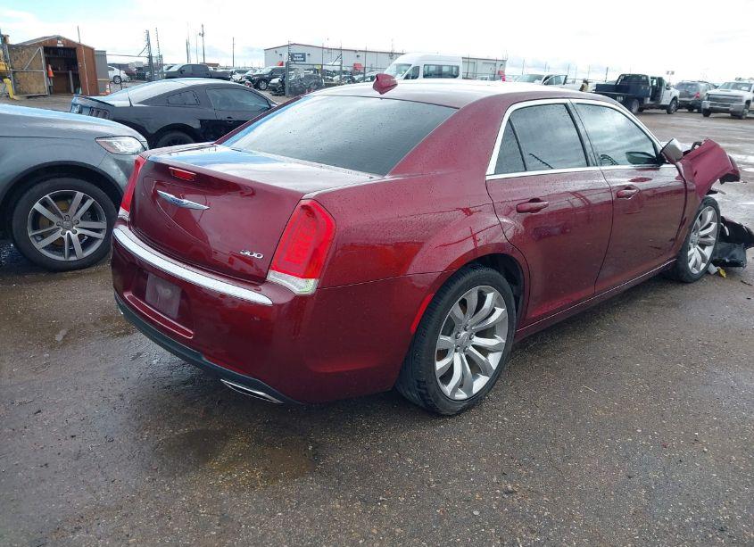 Photo 4 of 2019 Chrysler 300 TOURING (VIN 2C3CCAAG0KH569682)