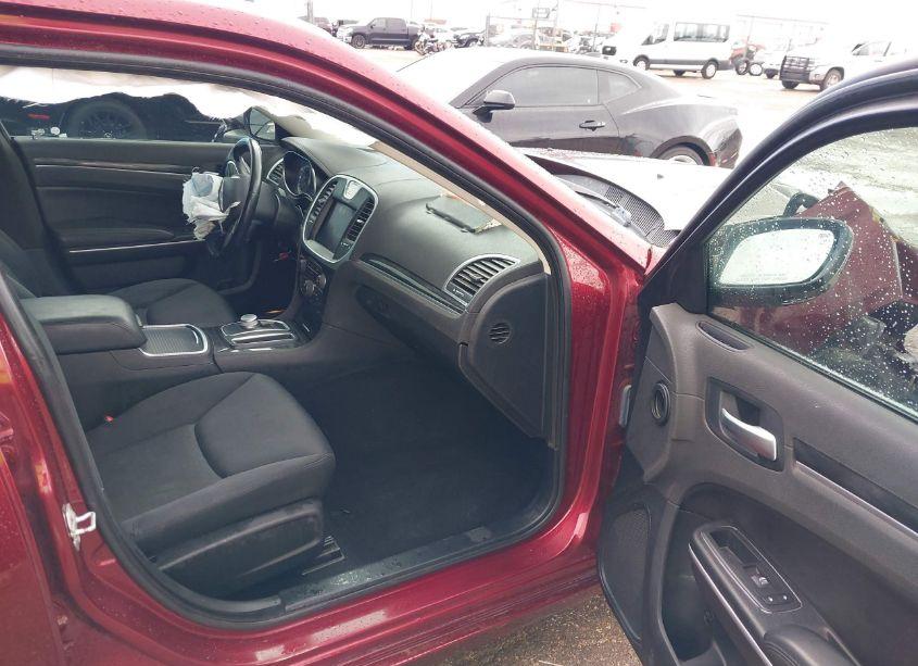 Photo 5 of 2019 Chrysler 300 TOURING (VIN 2C3CCAAG0KH569682)