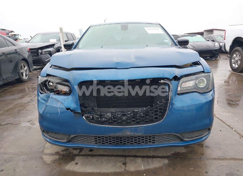 Photo 13 of 2020 Chrysler 300 TOURING (VIN 2C3CCAAG0LH233399)