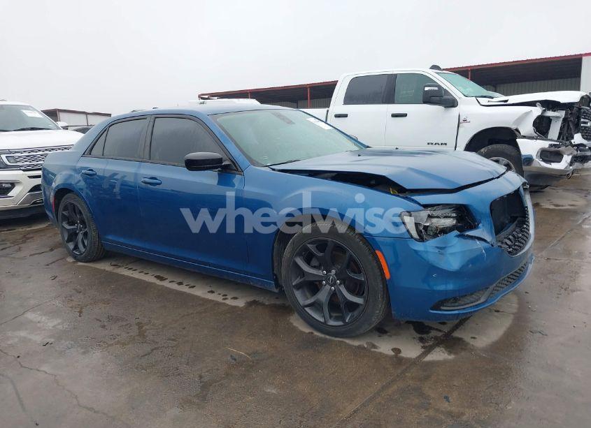 Photo 14 of 2020 Chrysler 300 TOURING (VIN 2C3CCAAG0LH233399)