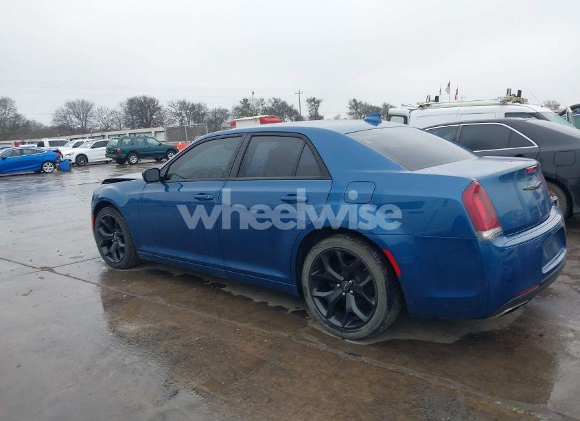 Photo 15 of 2020 Chrysler 300 TOURING (VIN 2C3CCAAG0LH233399)