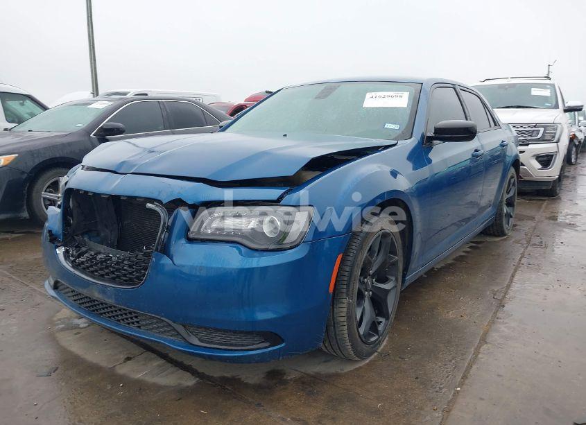 Photo 2 of 2020 Chrysler 300 TOURING (VIN 2C3CCAAG0LH233399)