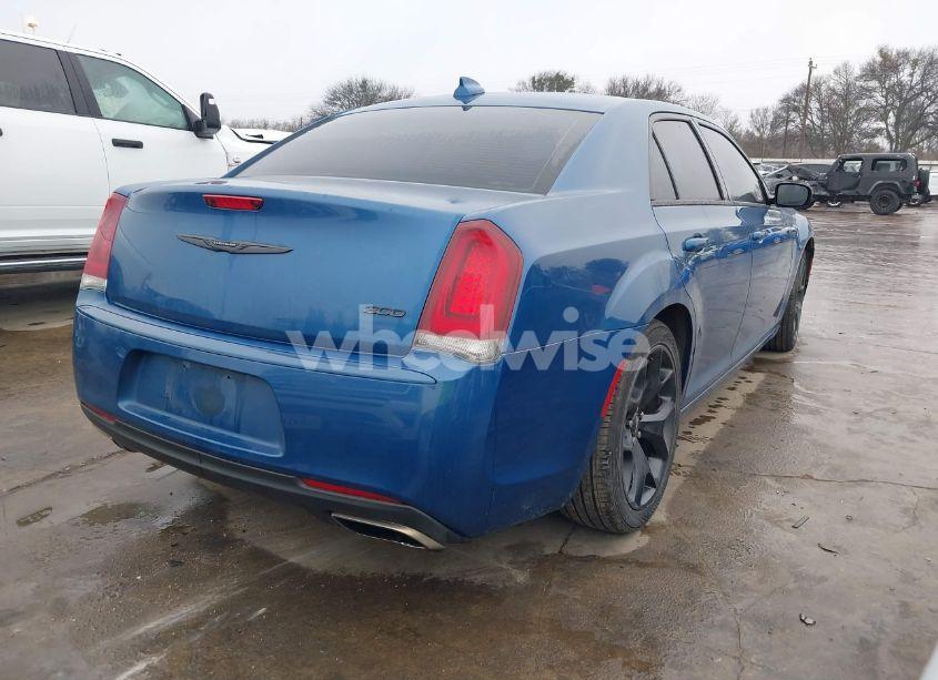 Photo 4 of 2020 Chrysler 300 TOURING (VIN 2C3CCAAG0LH233399)