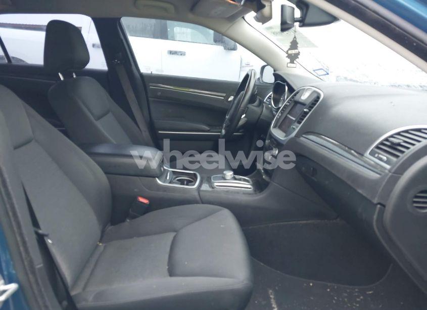 Photo 5 of 2020 Chrysler 300 TOURING (VIN 2C3CCAAG0LH233399)