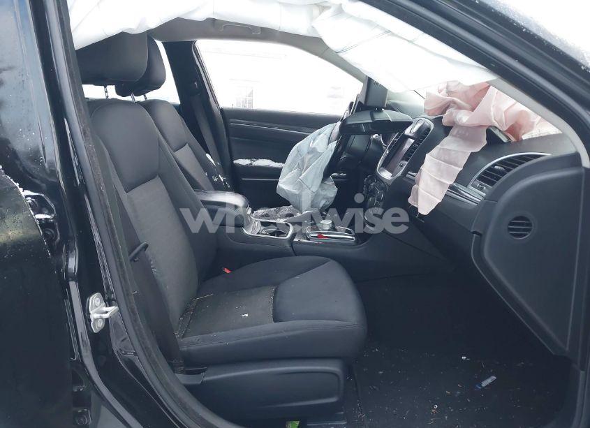 Photo 5 of 2021 Chrysler 300 TOURING (VIN 2C3CCAAG0MH595931)