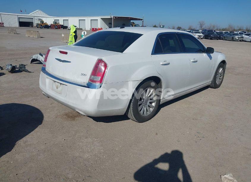 Photo 4 of 2013 Chrysler 300 MOTOWN (VIN 2C3CCAAG1DH559875)