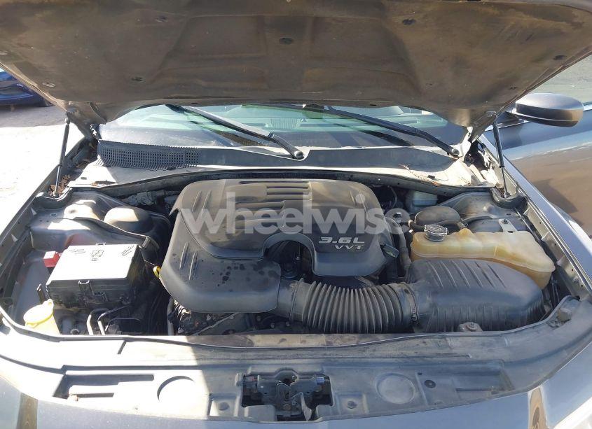 Photo 10 of 2013 Chrysler 300 MOTOWN (VIN 2C3CCAAG1DH588289)