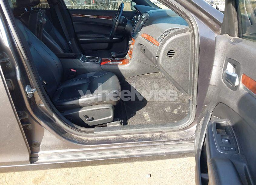 Photo 5 of 2013 Chrysler 300 MOTOWN (VIN 2C3CCAAG1DH588289)