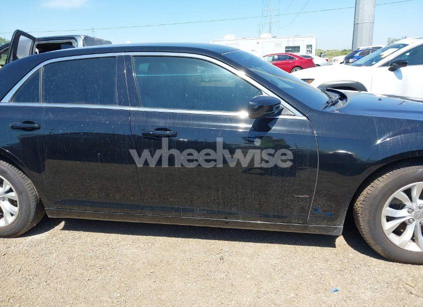 Photo 13 of 2015 Chrysler 300 LIMITED (VIN 2C3CCAAG1FH781397)