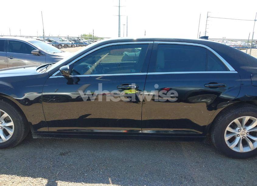 Photo 14 of 2015 Chrysler 300 LIMITED (VIN 2C3CCAAG1FH781397)