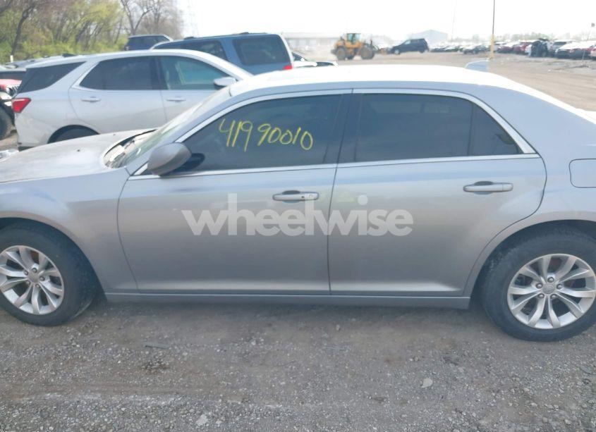 Photo 13 of 2015 Chrysler 300 LIMITED (VIN 2C3CCAAG1FH931721)