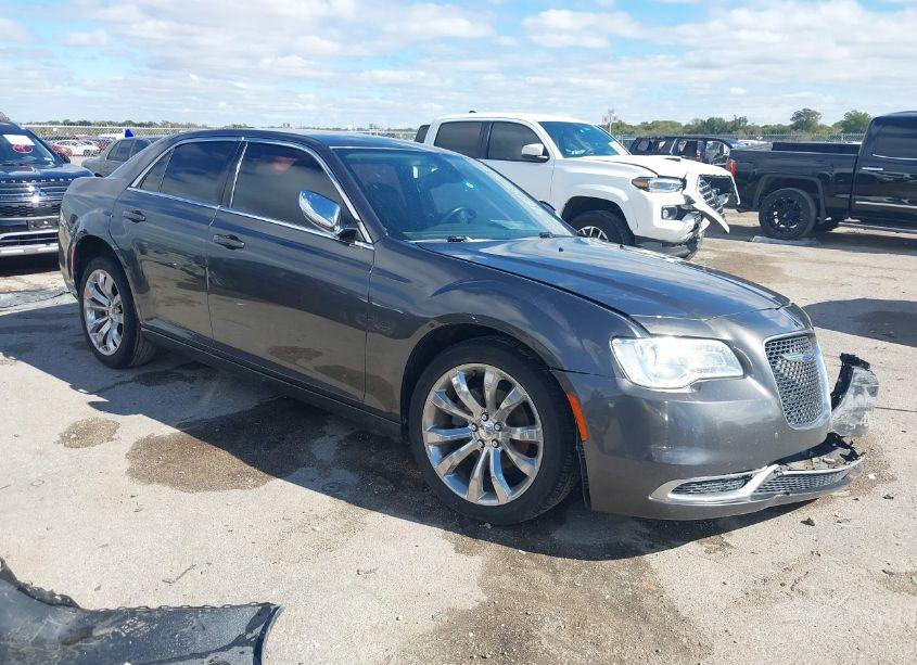 2019 Chrysler 300 TOURING (VIN 2C3CCAAG1KH569061) main photo