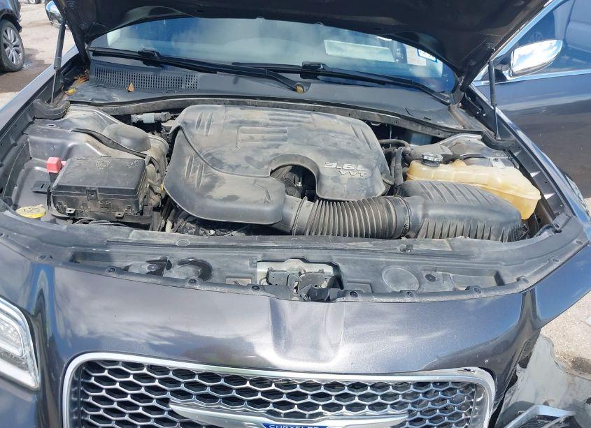 Photo 10 of 2019 Chrysler 300 TOURING (VIN 2C3CCAAG1KH569061)