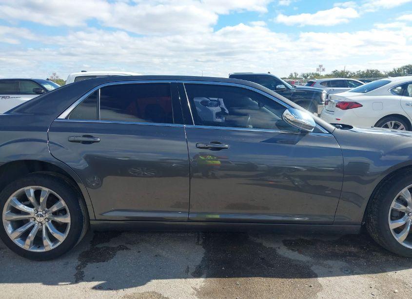 Photo 14 of 2019 Chrysler 300 TOURING (VIN 2C3CCAAG1KH569061)