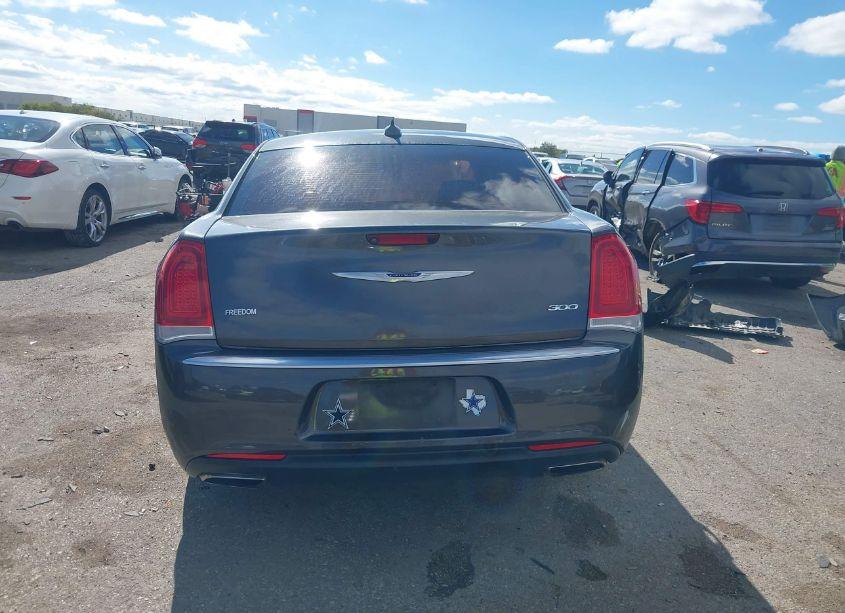 Photo 17 of 2019 Chrysler 300 TOURING (VIN 2C3CCAAG1KH569061)