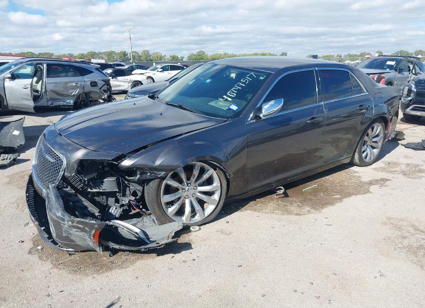 Photo 2 of 2019 Chrysler 300 TOURING (VIN 2C3CCAAG1KH569061)