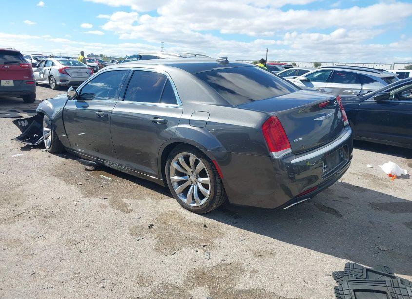 Photo 3 of 2019 Chrysler 300 TOURING (VIN 2C3CCAAG1KH569061)
