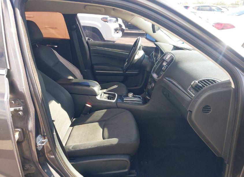 Photo 5 of 2019 Chrysler 300 TOURING (VIN 2C3CCAAG1KH569061)