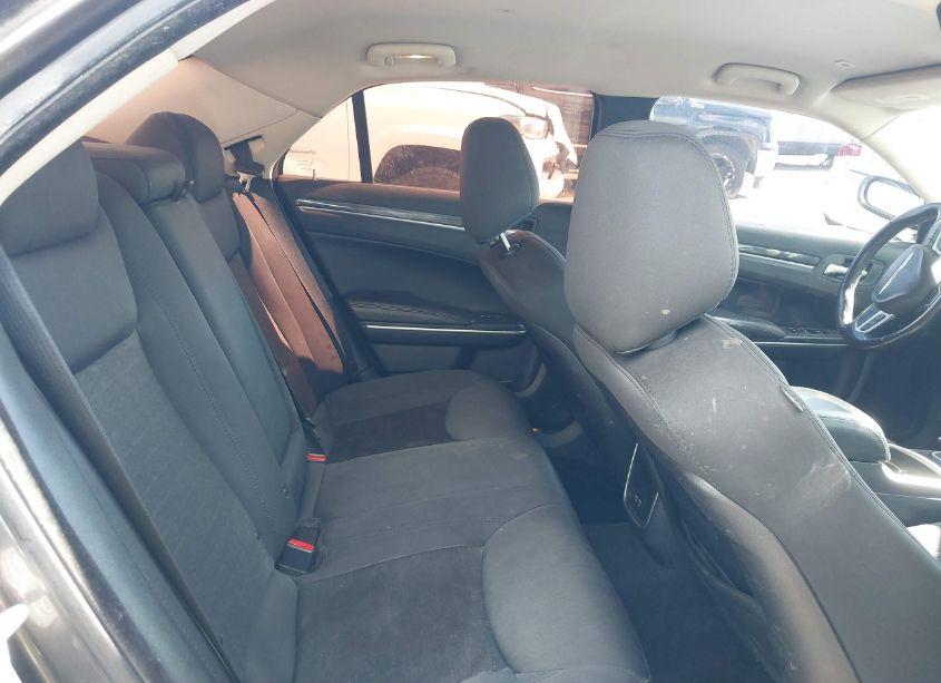 Photo 8 of 2019 Chrysler 300 TOURING (VIN 2C3CCAAG1KH569061)