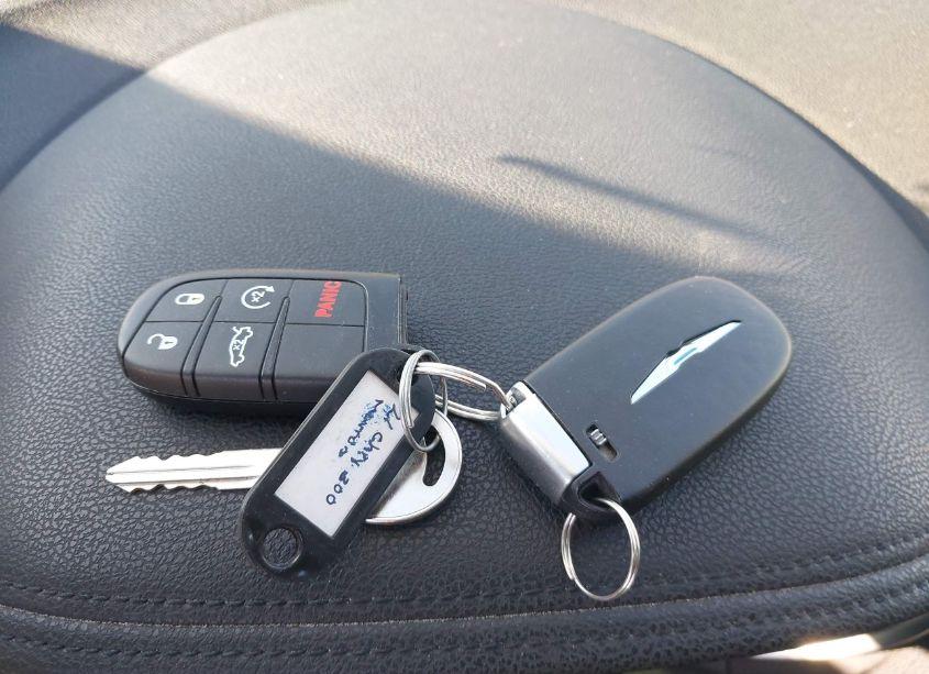 Photo 11 of 2021 Chrysler 300 TOURING L (VIN 2C3CCAAG1MH673438)