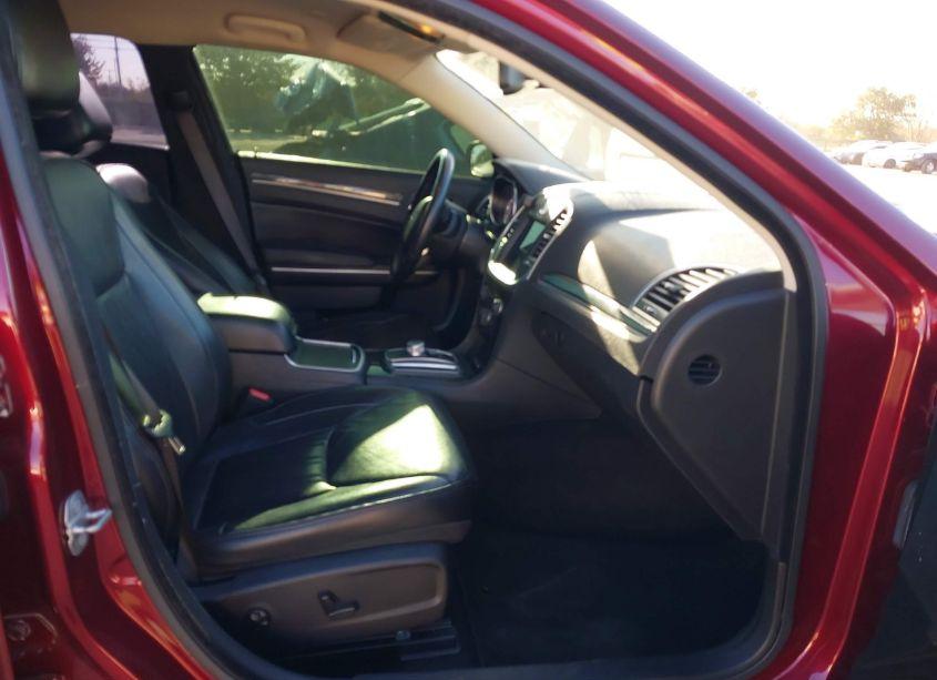 Photo 5 of 2021 Chrysler 300 TOURING L (VIN 2C3CCAAG1MH673438)