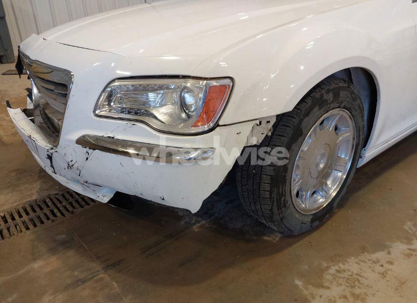 Photo 13 of 2013 Chrysler 300 MOTOWN (VIN 2C3CCAAG2DH504805)