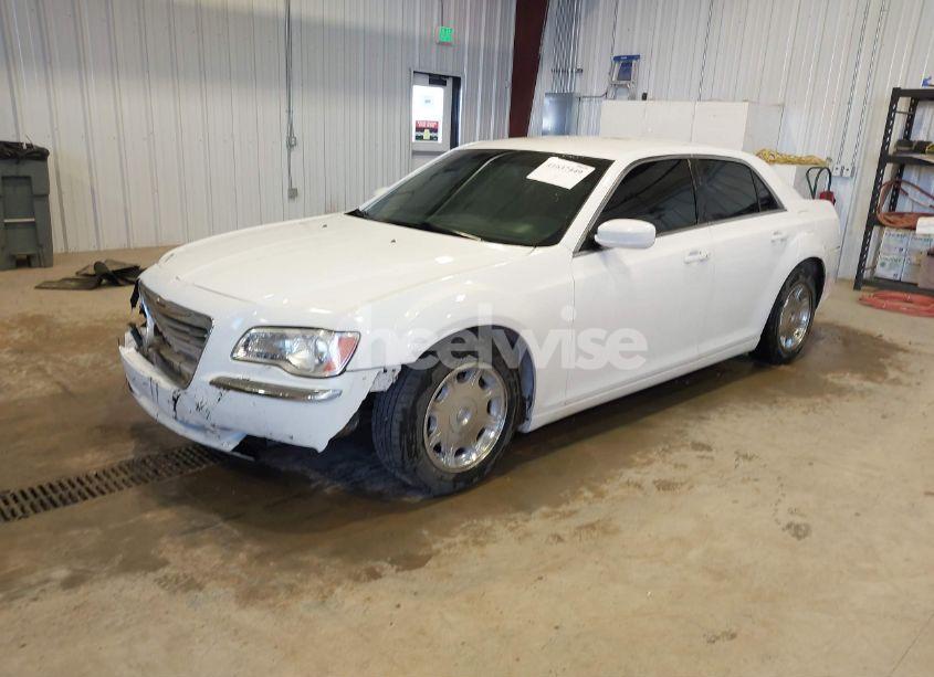 Photo 2 of 2013 Chrysler 300 MOTOWN (VIN 2C3CCAAG2DH504805)