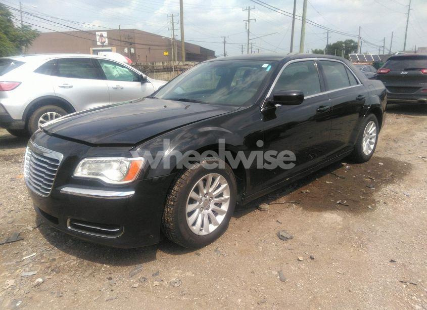 Photo 2 of 2013 Chrysler 300 MOTOWN (VIN 2C3CCAAG2DH505114)