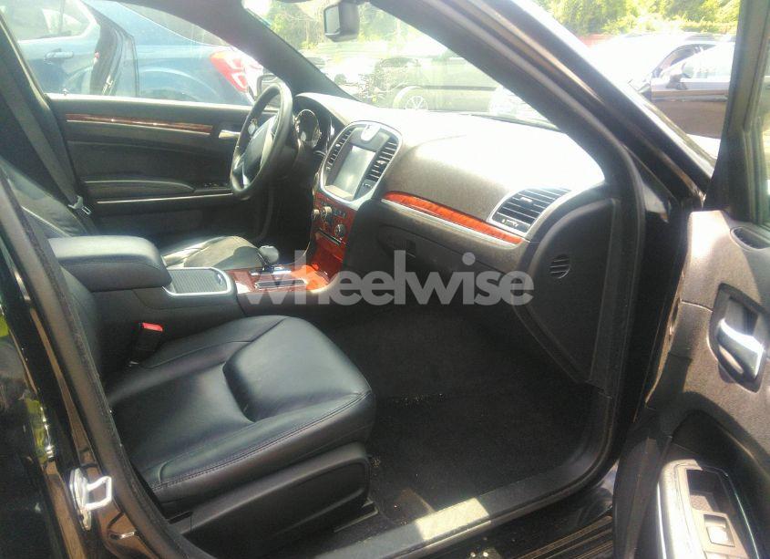 Photo 5 of 2013 Chrysler 300 MOTOWN (VIN 2C3CCAAG2DH505114)