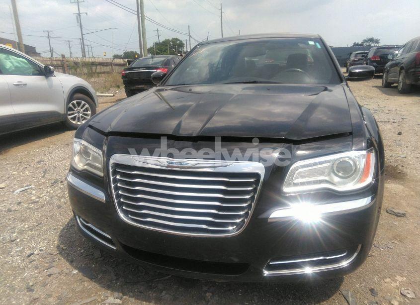 Photo 6 of 2013 Chrysler 300 MOTOWN (VIN 2C3CCAAG2DH505114)