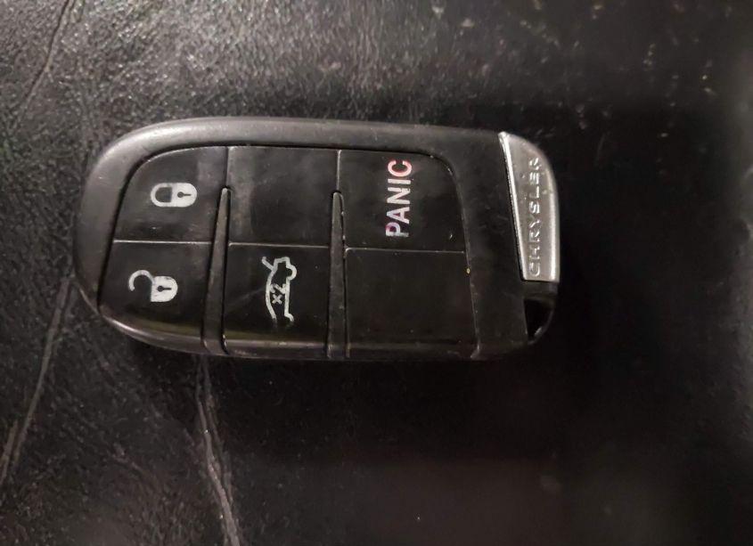 Photo 11 of 2013 Chrysler 300 MOTOWN (VIN 2C3CCAAG2DH551090)