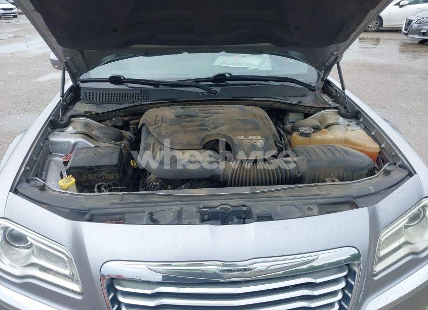 Photo 10 of 2013 Chrysler 300 MOTOWN (VIN 2C3CCAAG2DH572652)