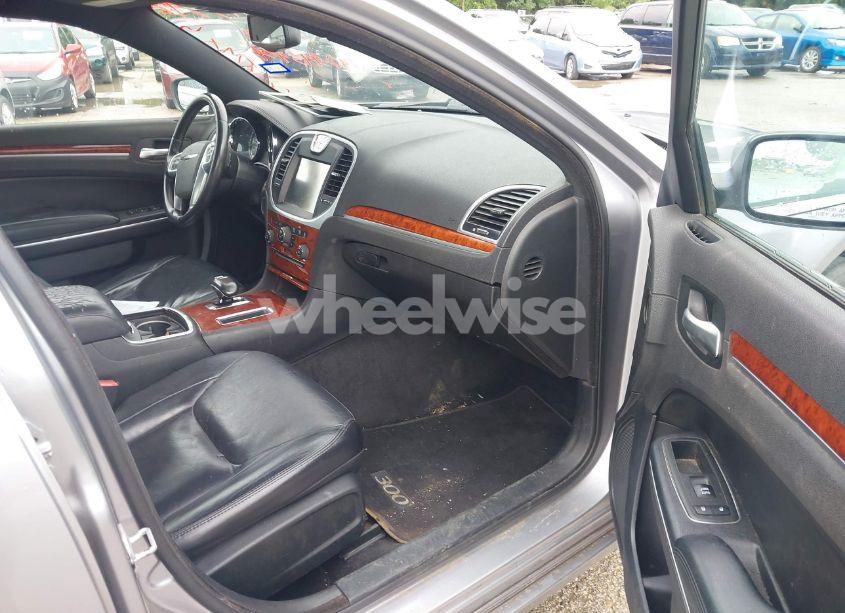 Photo 5 of 2013 Chrysler 300 MOTOWN (VIN 2C3CCAAG2DH572652)