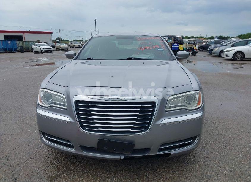 Photo 6 of 2013 Chrysler 300 MOTOWN (VIN 2C3CCAAG2DH572652)