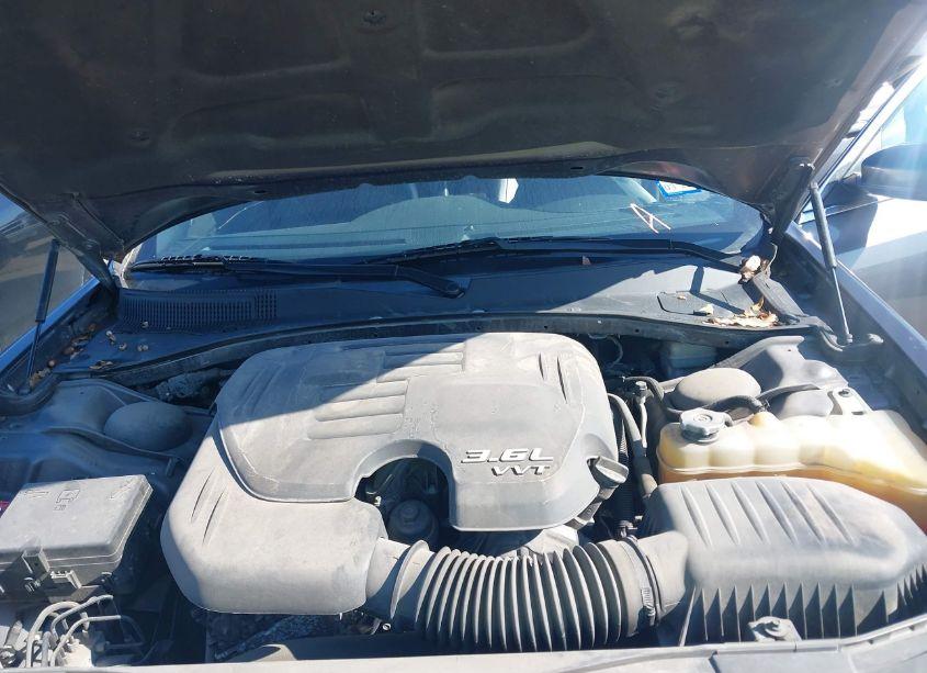 Photo 10 of 2013 Chrysler 300 MOTOWN (VIN 2C3CCAAG2DH574739)