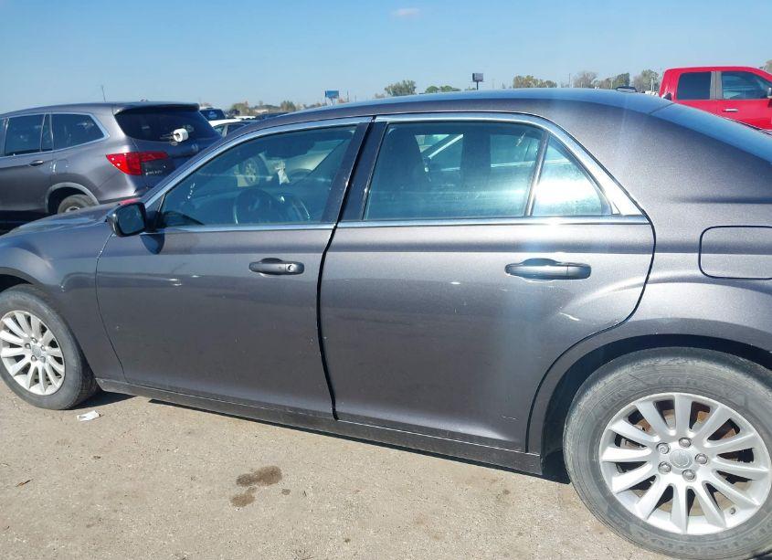 Photo 14 of 2013 Chrysler 300 MOTOWN (VIN 2C3CCAAG2DH574739)