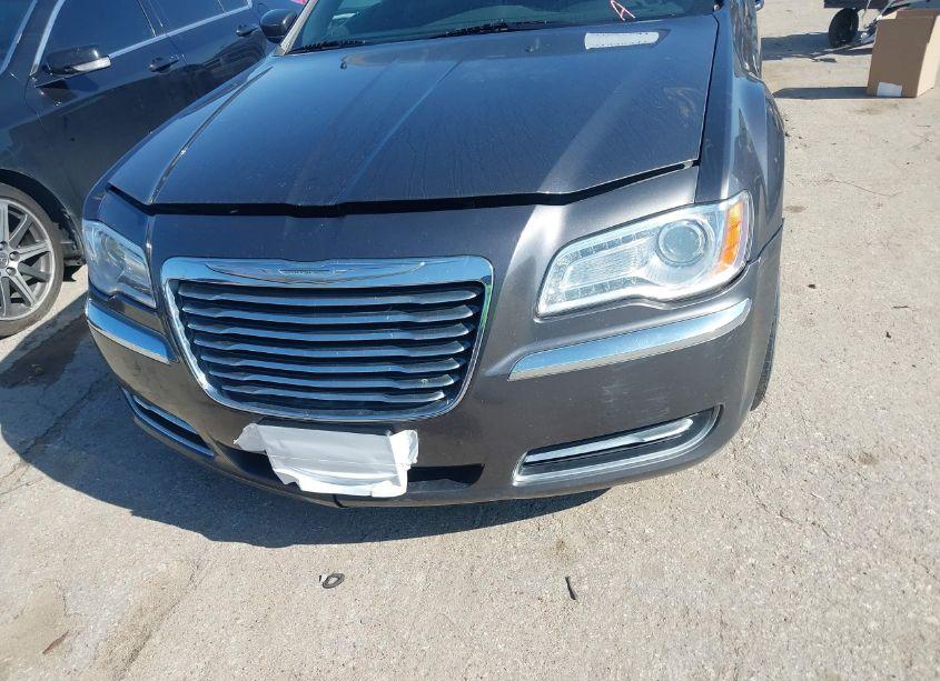 Photo 6 of 2013 Chrysler 300 MOTOWN (VIN 2C3CCAAG2DH574739)