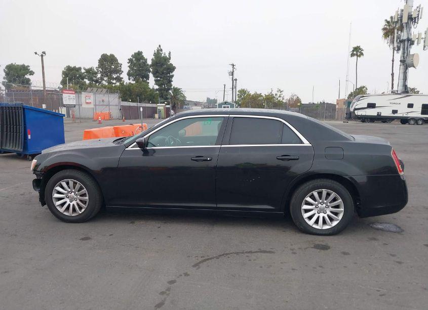Photo 15 of 2013 Chrysler 300 MOTOWN (VIN 2C3CCAAG2DH697506)