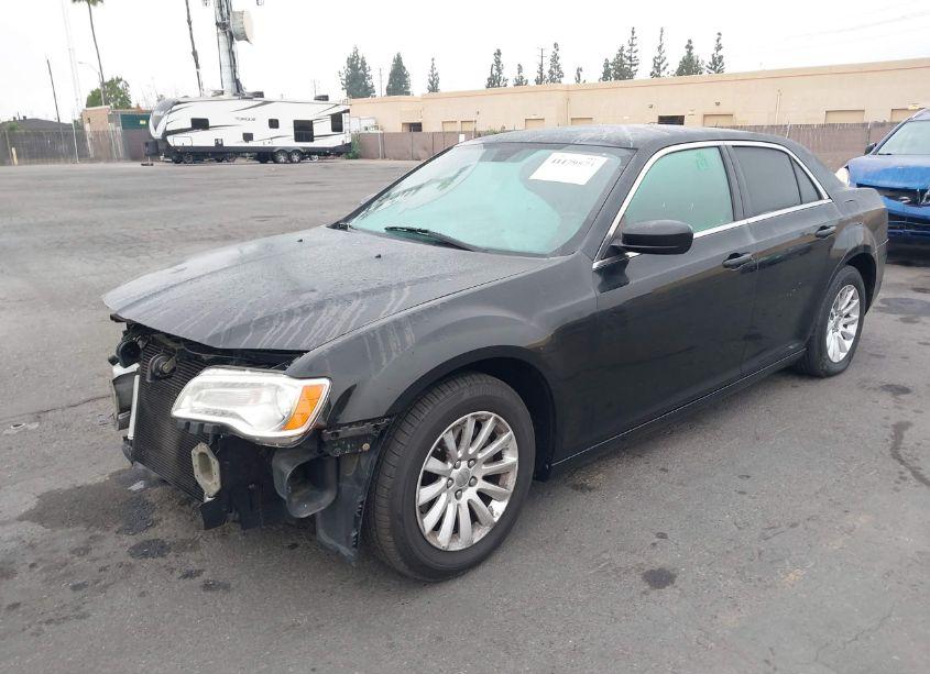 Photo 2 of 2013 Chrysler 300 MOTOWN (VIN 2C3CCAAG2DH697506)