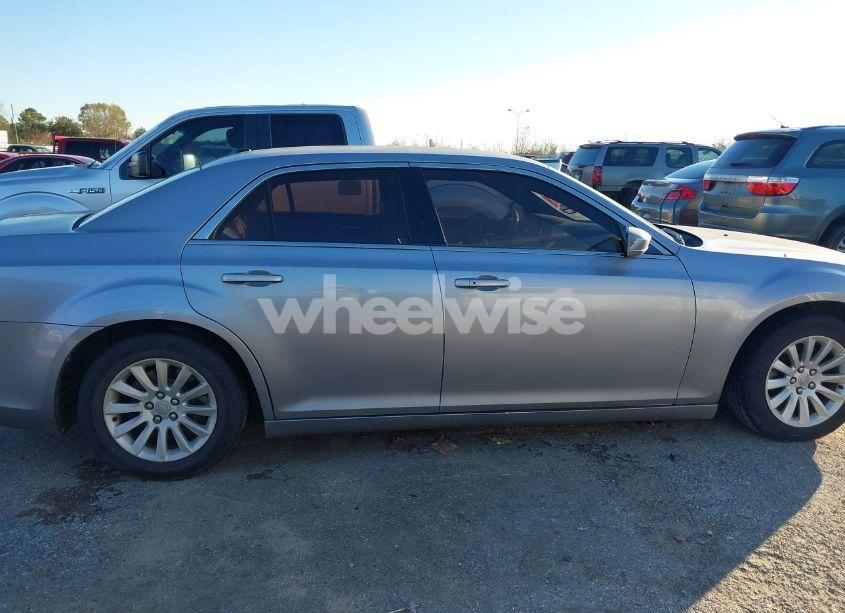 Photo 13 of 2013 Chrysler 300 MOTOWN (VIN 2C3CCAAG2DH703336)