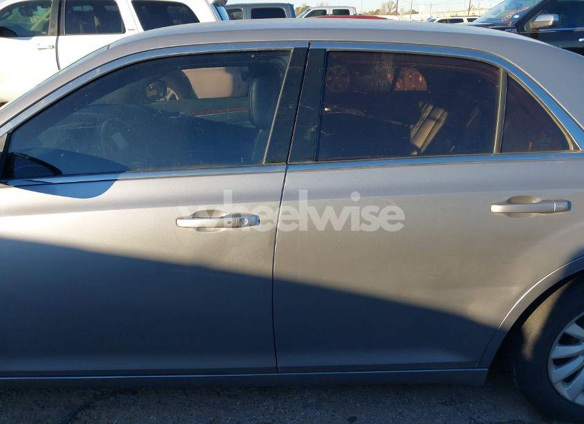 Photo 14 of 2013 Chrysler 300 MOTOWN (VIN 2C3CCAAG2DH703336)