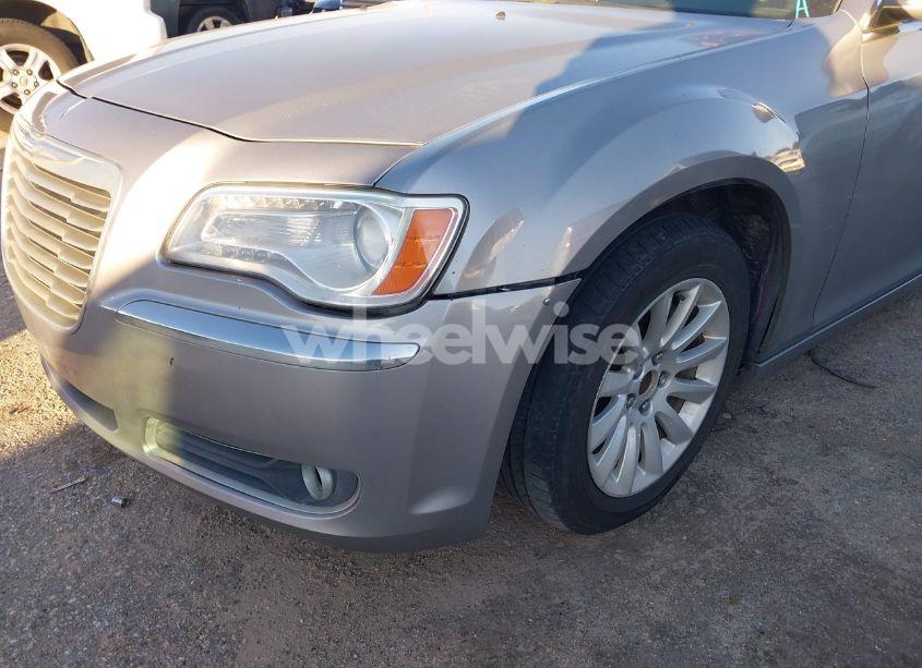 Photo 17 of 2013 Chrysler 300 MOTOWN (VIN 2C3CCAAG2DH703336)