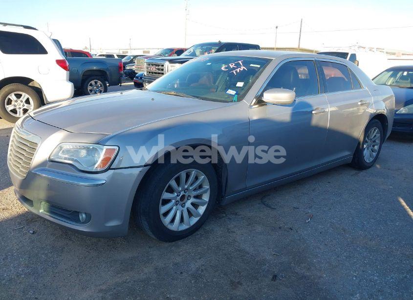 Photo 2 of 2013 Chrysler 300 MOTOWN (VIN 2C3CCAAG2DH703336)