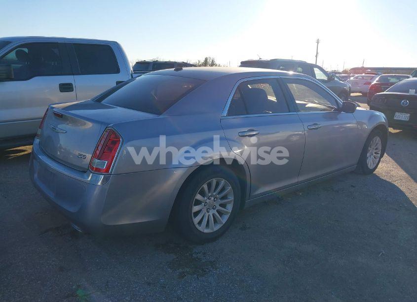 Photo 4 of 2013 Chrysler 300 MOTOWN (VIN 2C3CCAAG2DH703336)