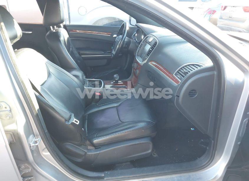 Photo 5 of 2013 Chrysler 300 MOTOWN (VIN 2C3CCAAG2DH703336)