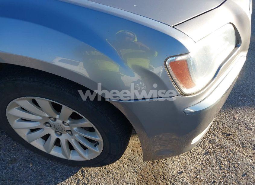 Photo 6 of 2013 Chrysler 300 MOTOWN (VIN 2C3CCAAG2DH703336)