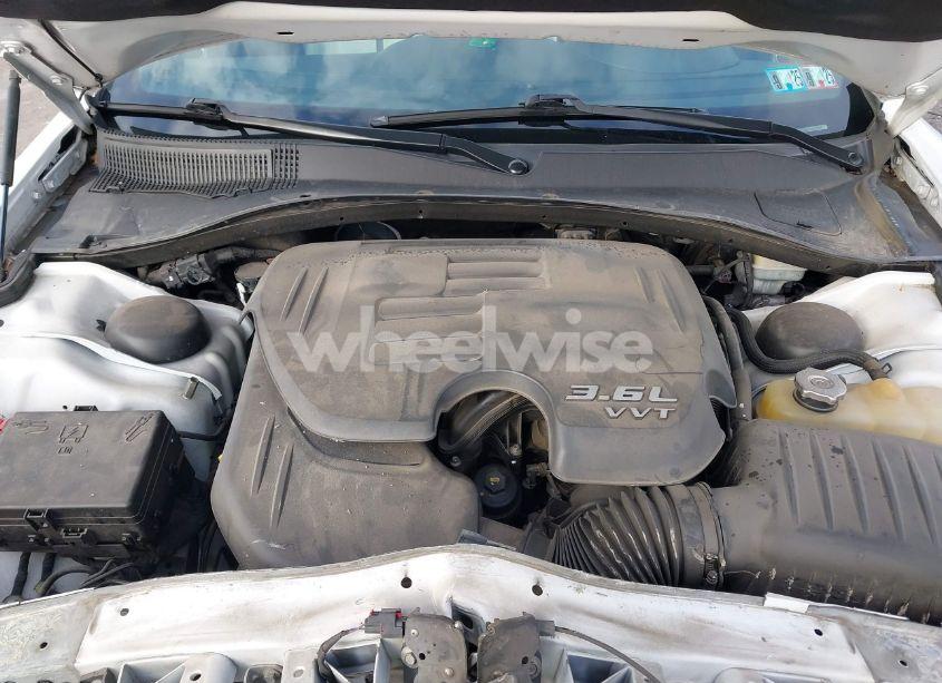 Photo 10 of 2013 Chrysler 300 MOTOWN (VIN 2C3CCAAG2DH732903)