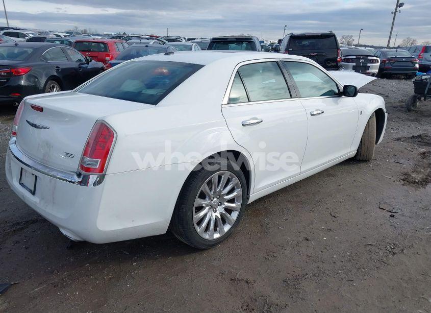 Photo 4 of 2013 Chrysler 300 MOTOWN (VIN 2C3CCAAG2DH732903)