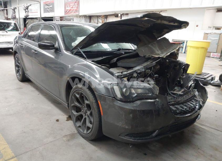 2018 Chrysler 300 TOURING (VIN 2C3CCAAG2JH282018) main photo