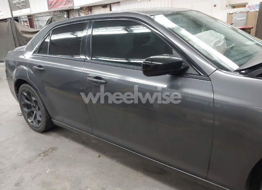 Photo 13 of 2018 Chrysler 300 TOURING (VIN 2C3CCAAG2JH282018)